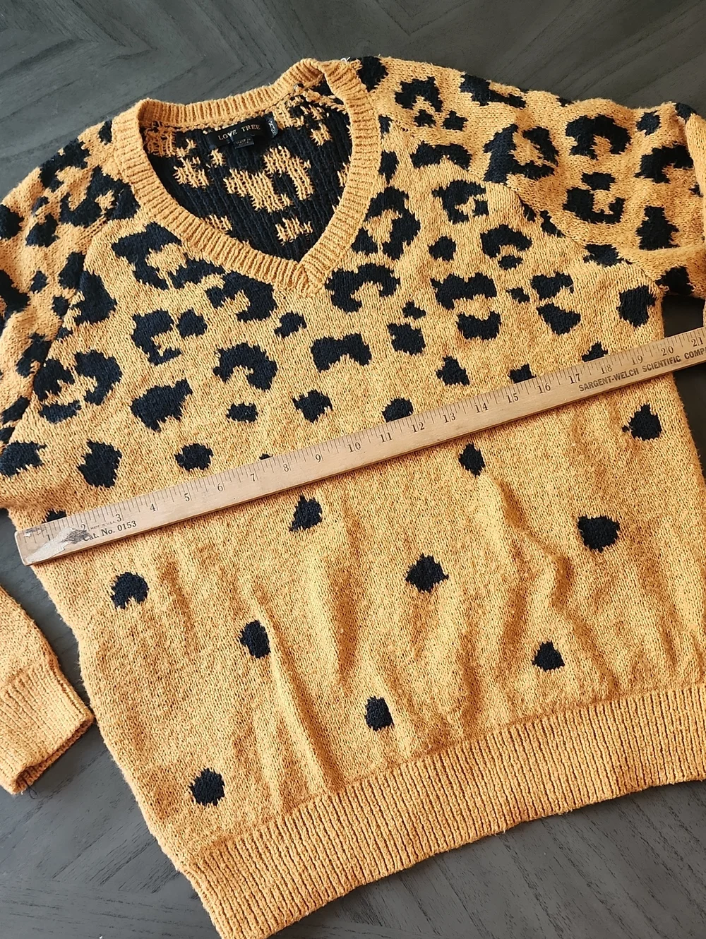 Love Tree Mustard Yellow Leopard Print V-Neck Sweater Women's Size M
